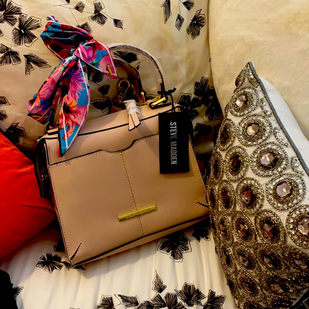 Steve Madden “Blush” Breeze Crossbody